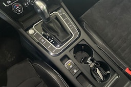 Valkoinen Volkswagen PASSAT 2020 kuva 18.