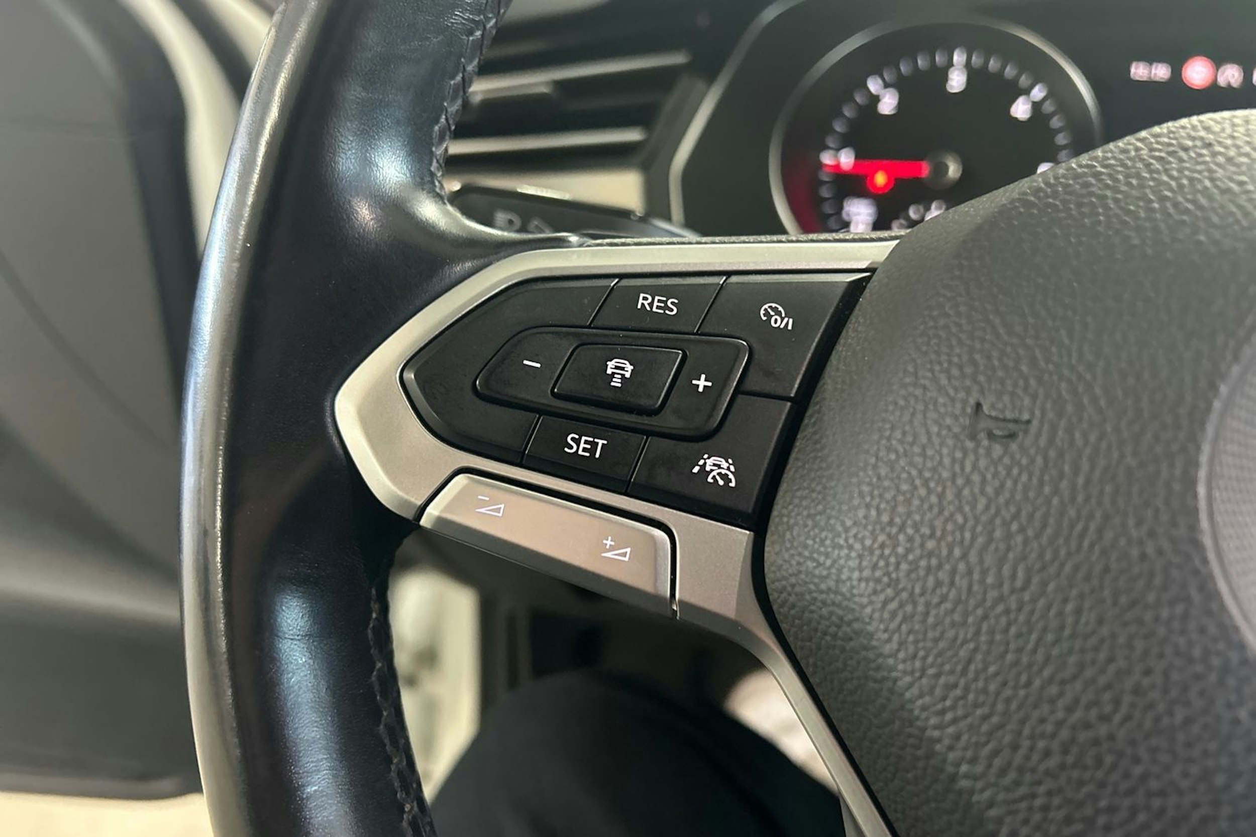 Valkoinen Volkswagen PASSAT 2020 kuva 19.