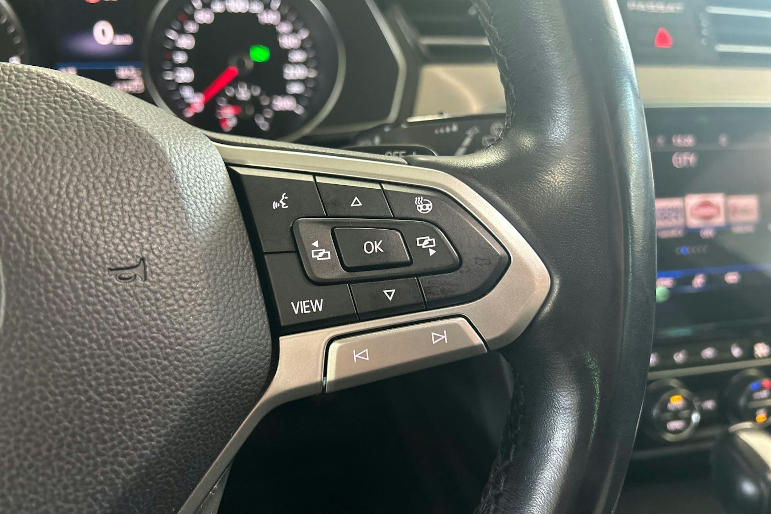 Valkoinen Volkswagen PASSAT 2020 kuva 20.