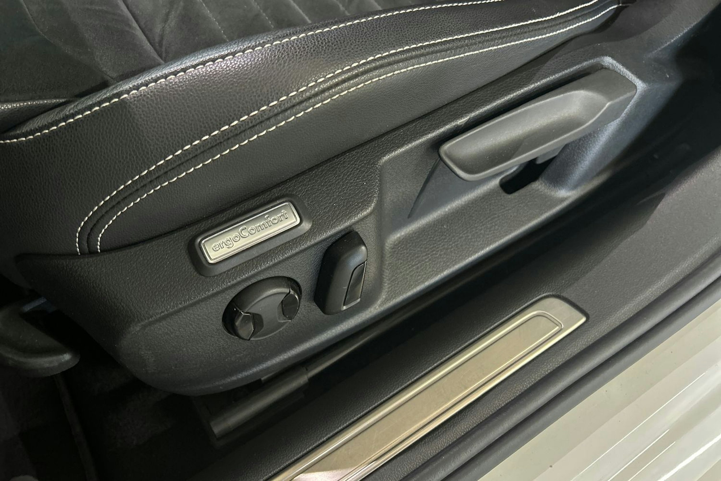 Valkoinen Volkswagen PASSAT 2020 kuva 21.