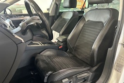 Valkoinen Volkswagen PASSAT 2020 kuva 22.