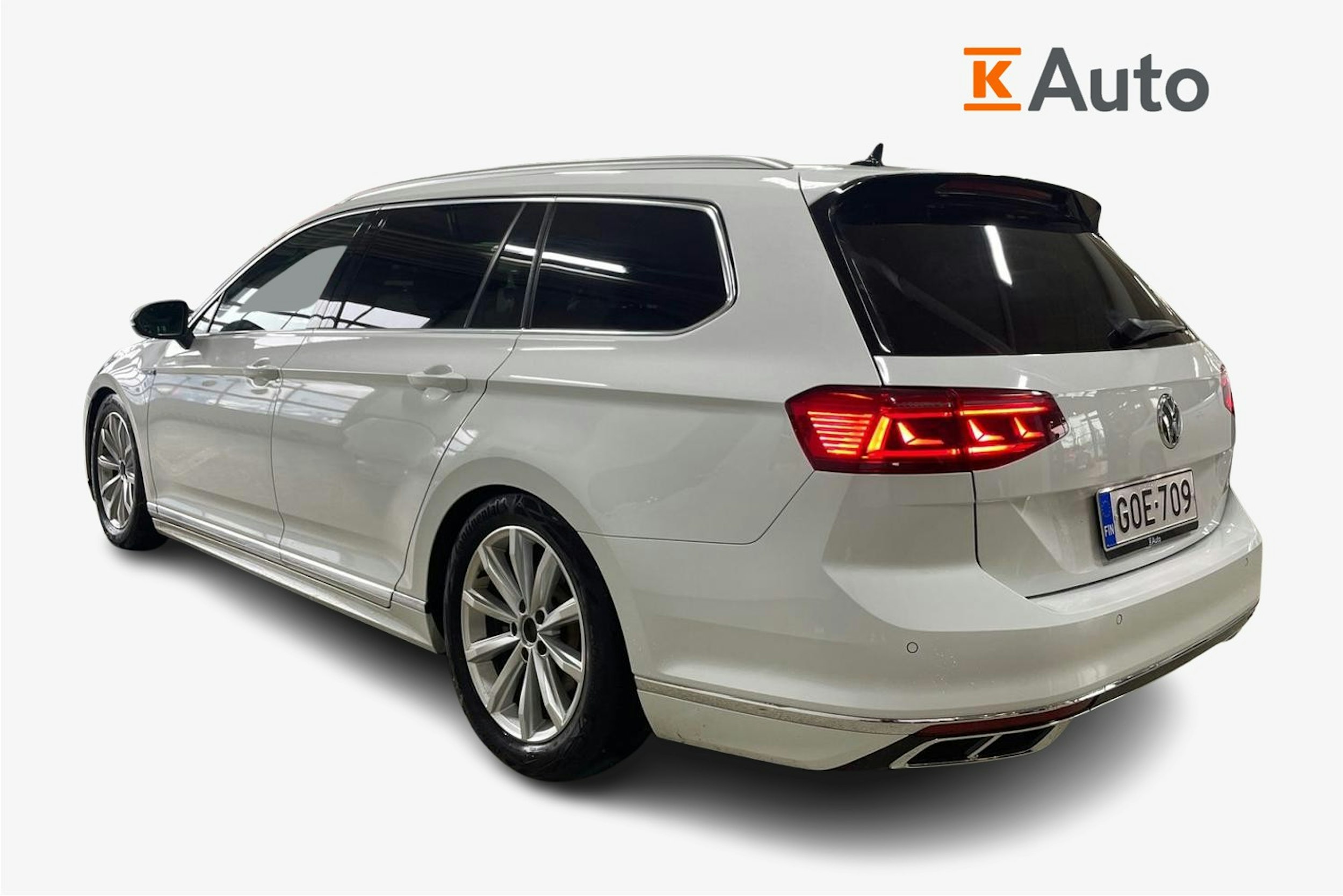 Valkoinen Volkswagen PASSAT 2020 kuva 2.