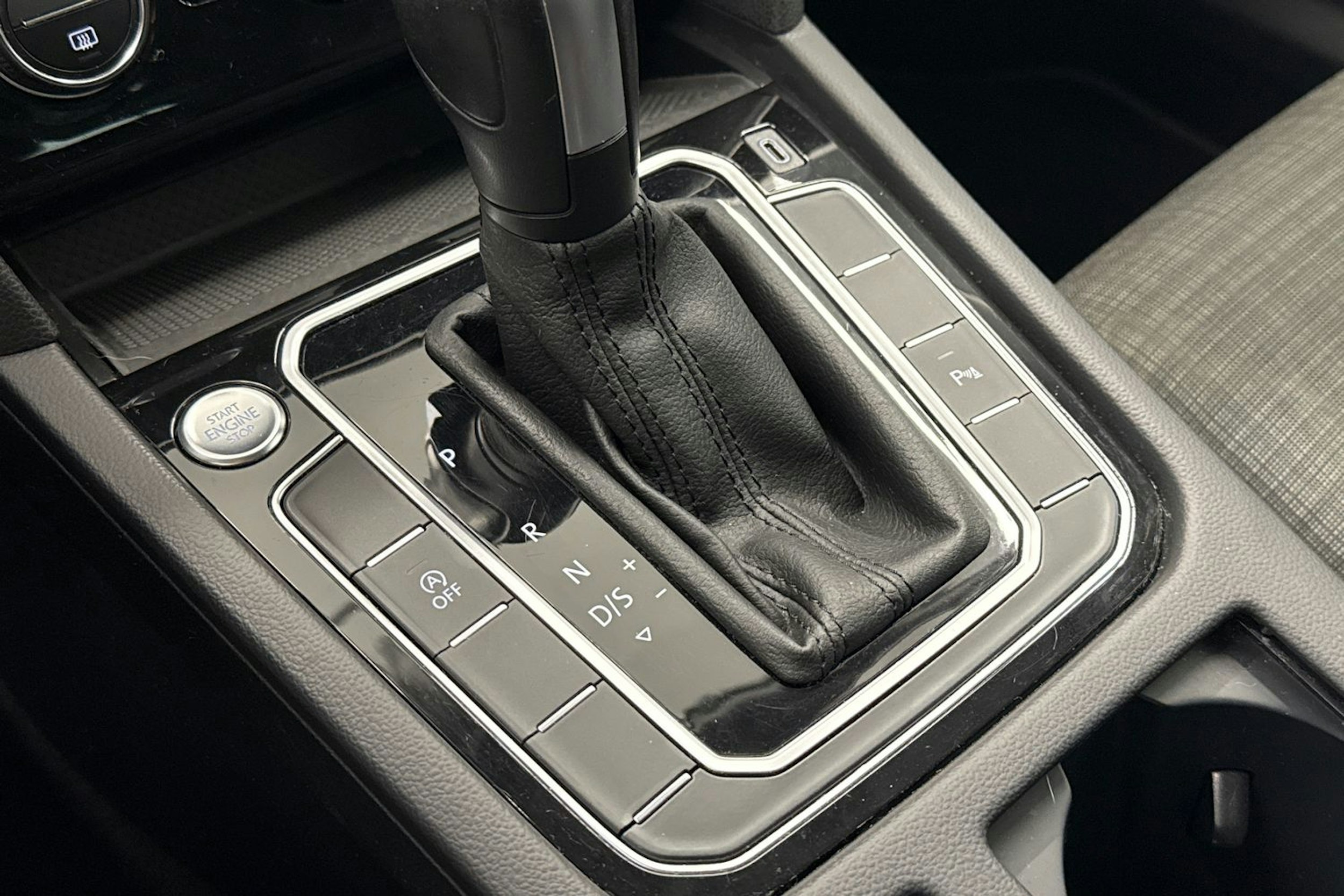 Musta Volkswagen PASSAT 2020 kuva 17.