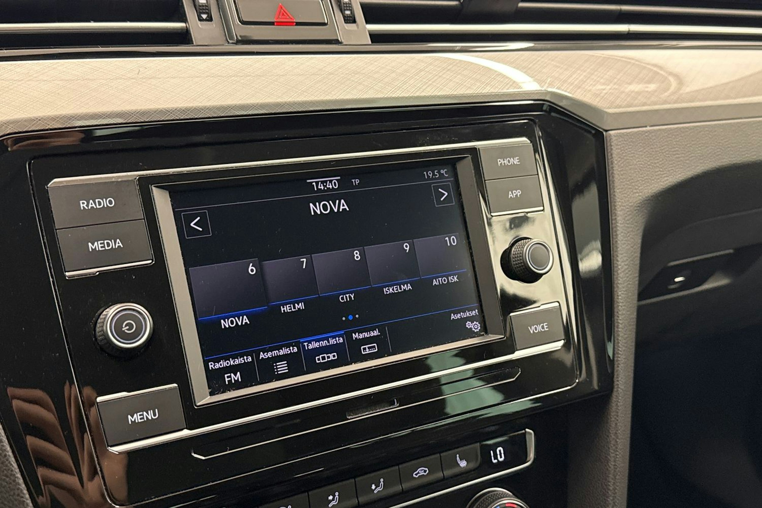 Musta Volkswagen PASSAT 2020 kuva 20.