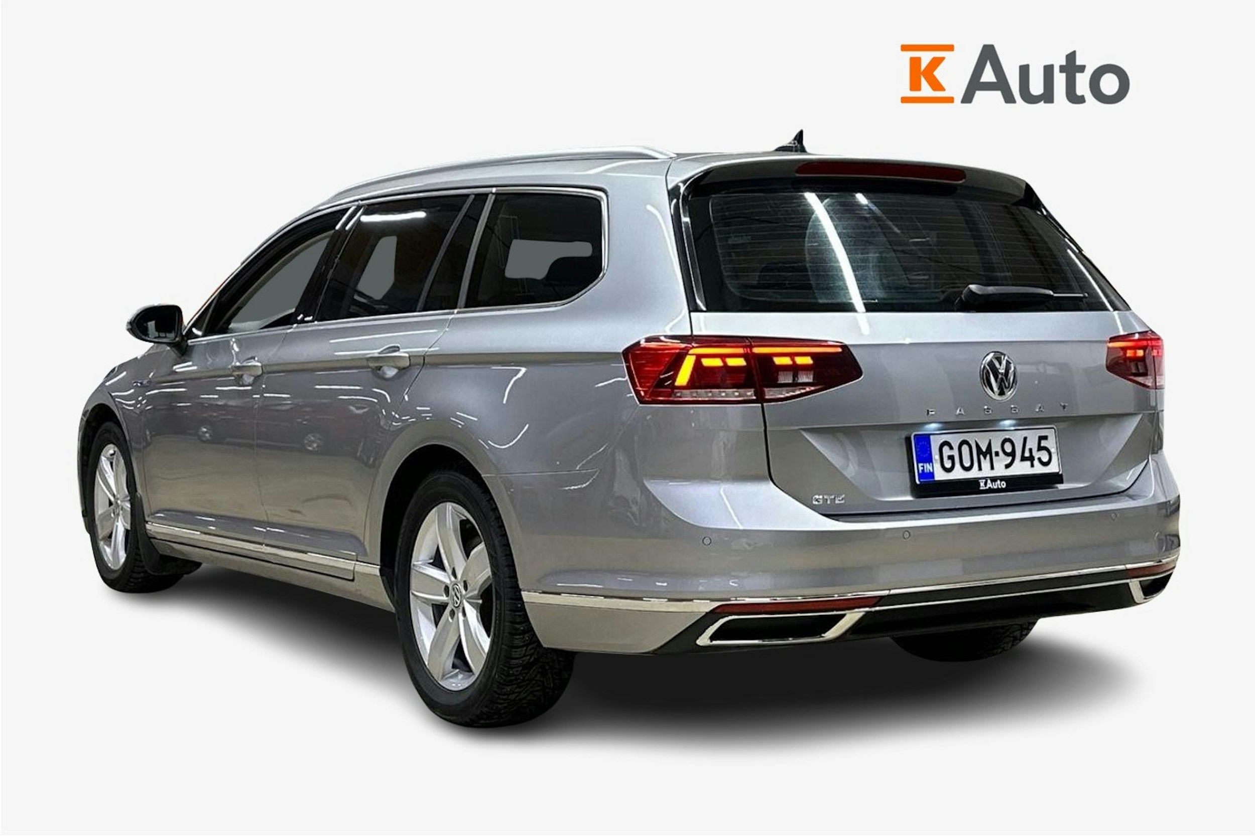 harmaa Volkswagen Passat 2020 kuva 2.