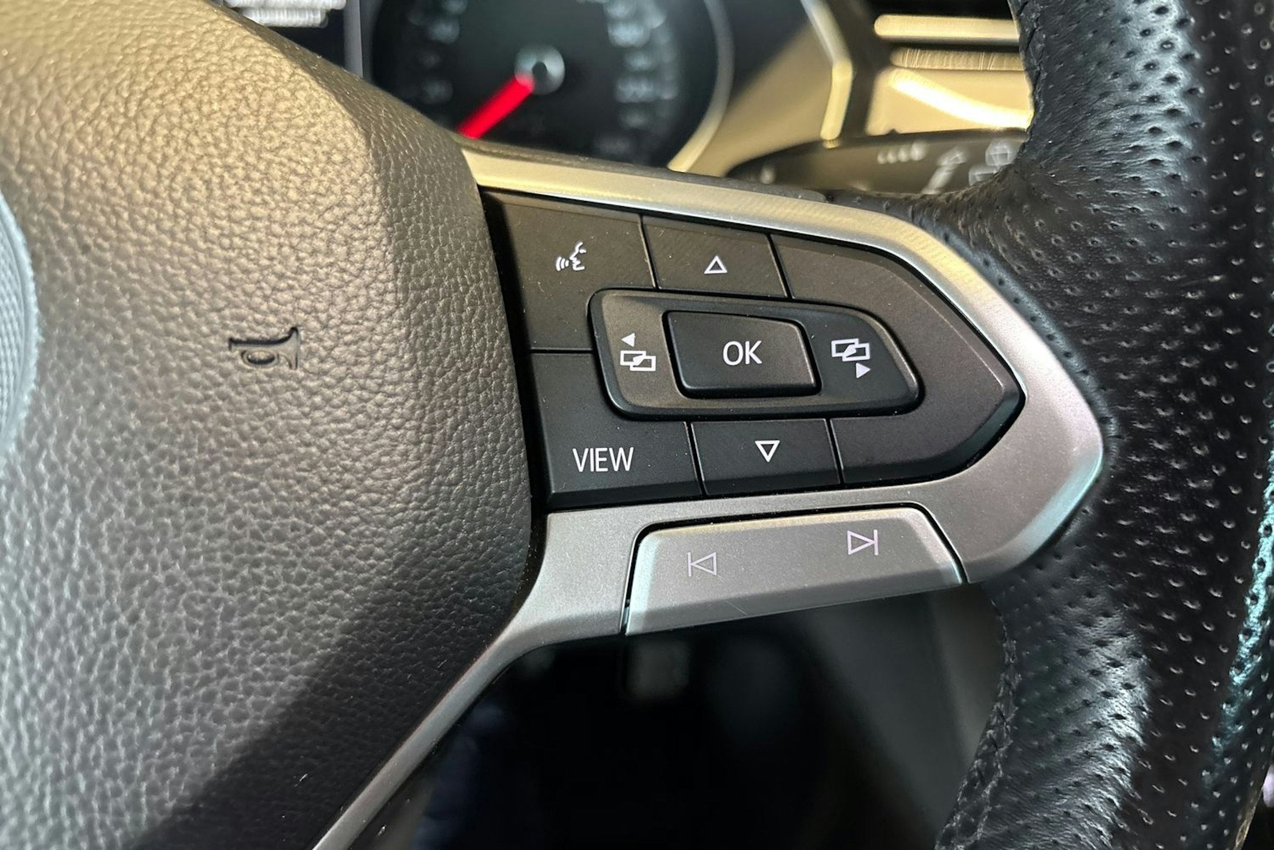 valkoinen Volkswagen Passat 2020 kuva 20.