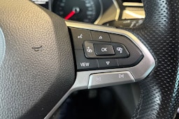 valkoinen Volkswagen Passat 2020 kuva 20.