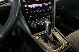 valkoinen Volkswagen Passat 2020 kuva 22.