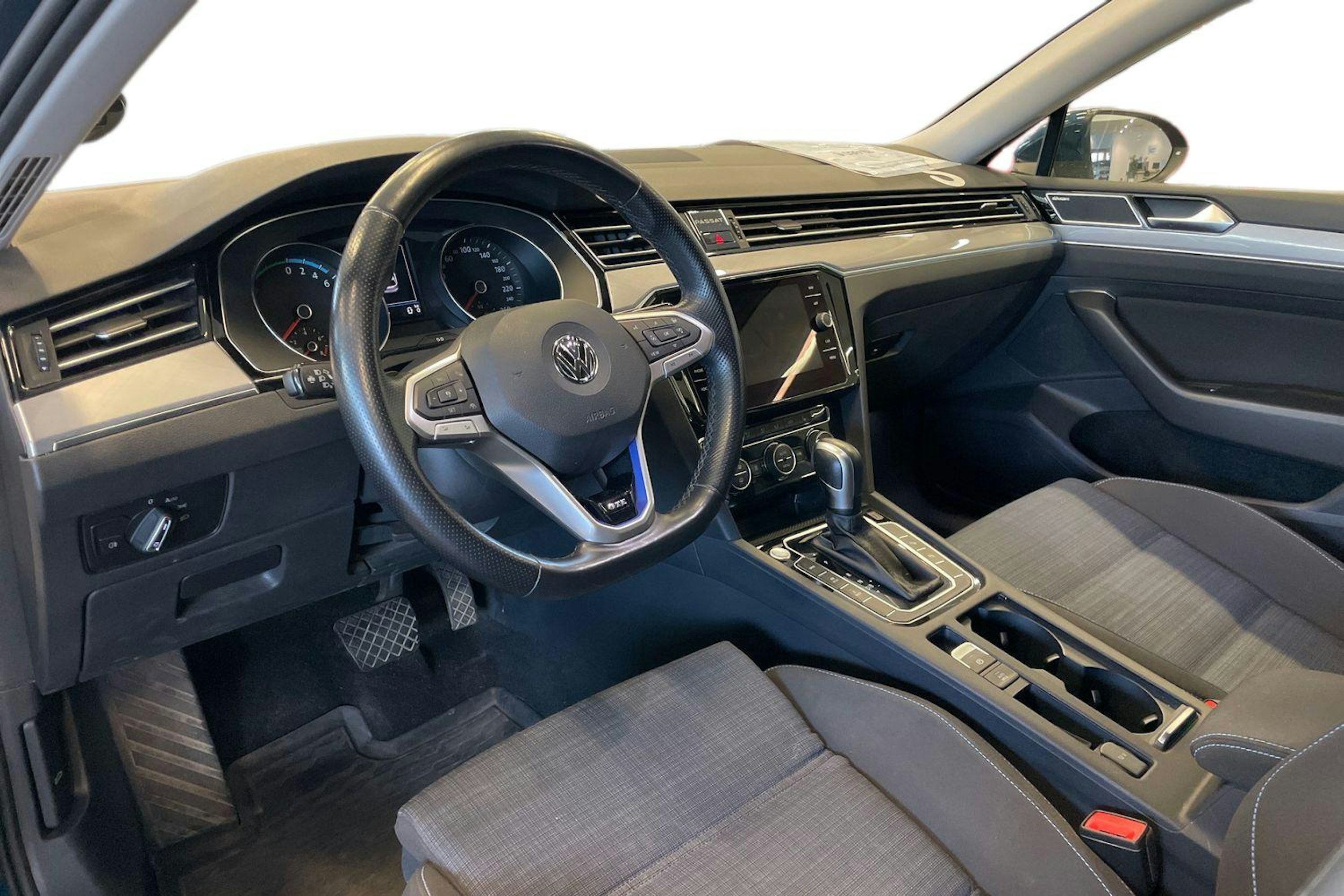 sininen Volkswagen Passat 2020 kuva 3.