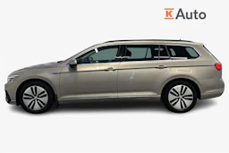 keltainen Volkswagen Passat 2020 kuva 5.