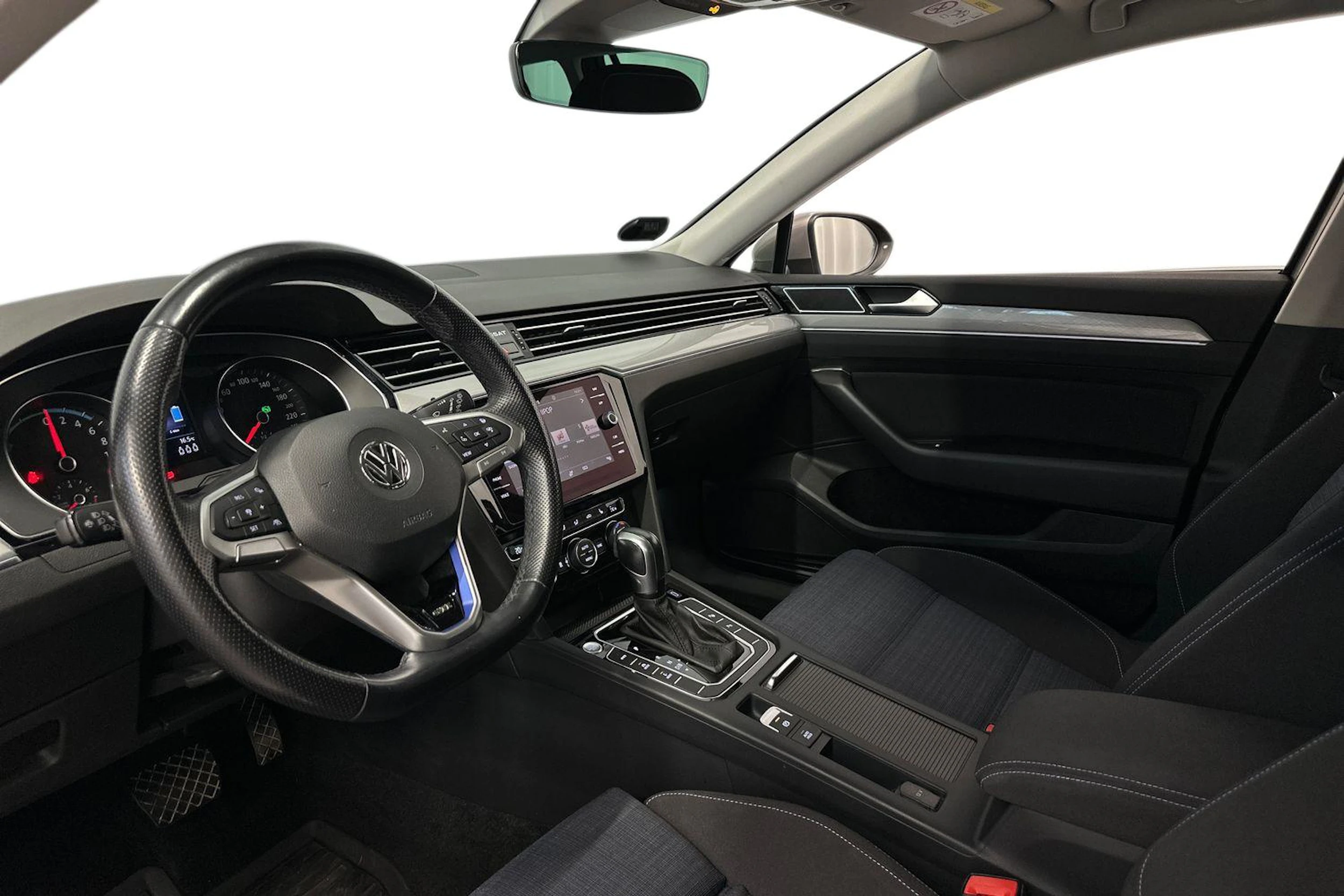 keltainen Volkswagen Passat 2020 kuva 6.