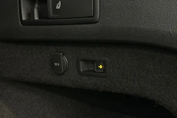 keltainen Volkswagen Passat 2020 kuva 15.