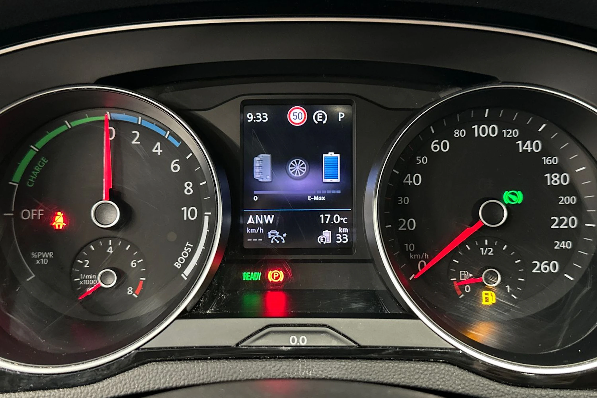 keltainen Volkswagen Passat 2020 kuva 21.
