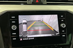 keltainen Volkswagen Passat 2020 kuva 24.