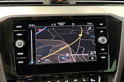 keltainen Volkswagen Passat 2020 kuva 26.