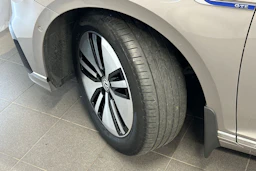 keltainen Volkswagen Passat 2020 kuva 29.