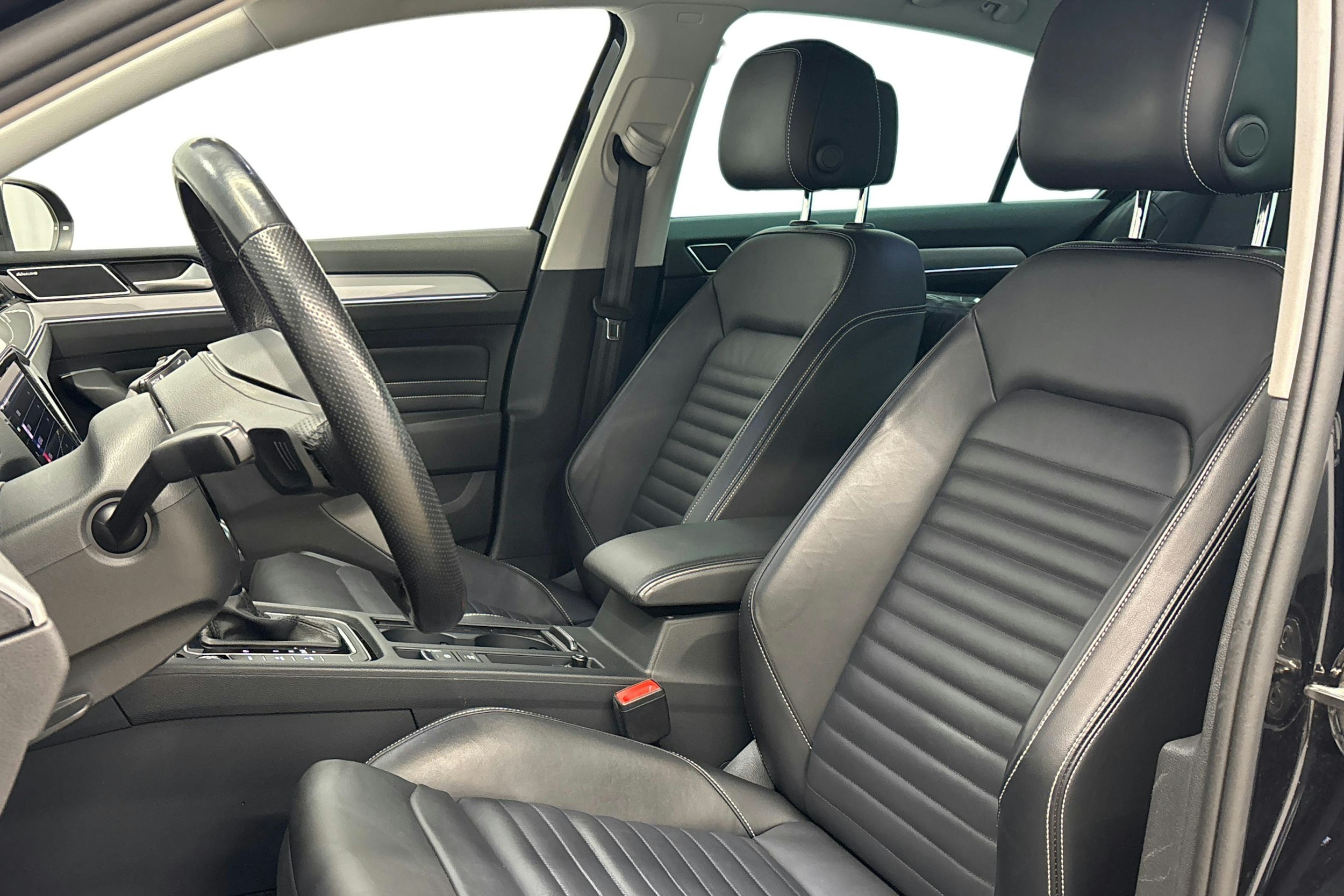 musta Volkswagen Passat 2020 kuva 7.