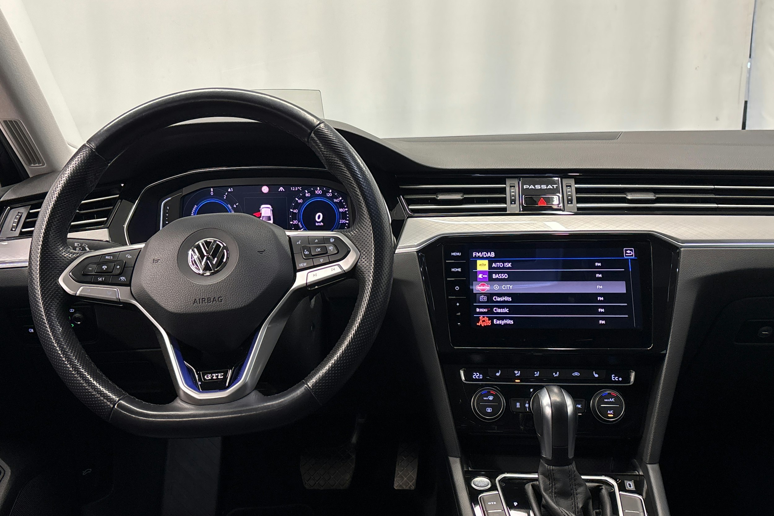 musta Volkswagen Passat 2020 kuva 12.