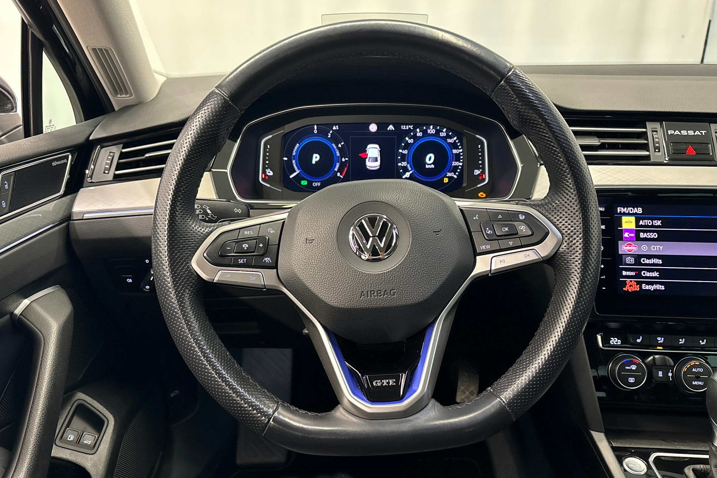 musta Volkswagen Passat 2020 kuva 13.