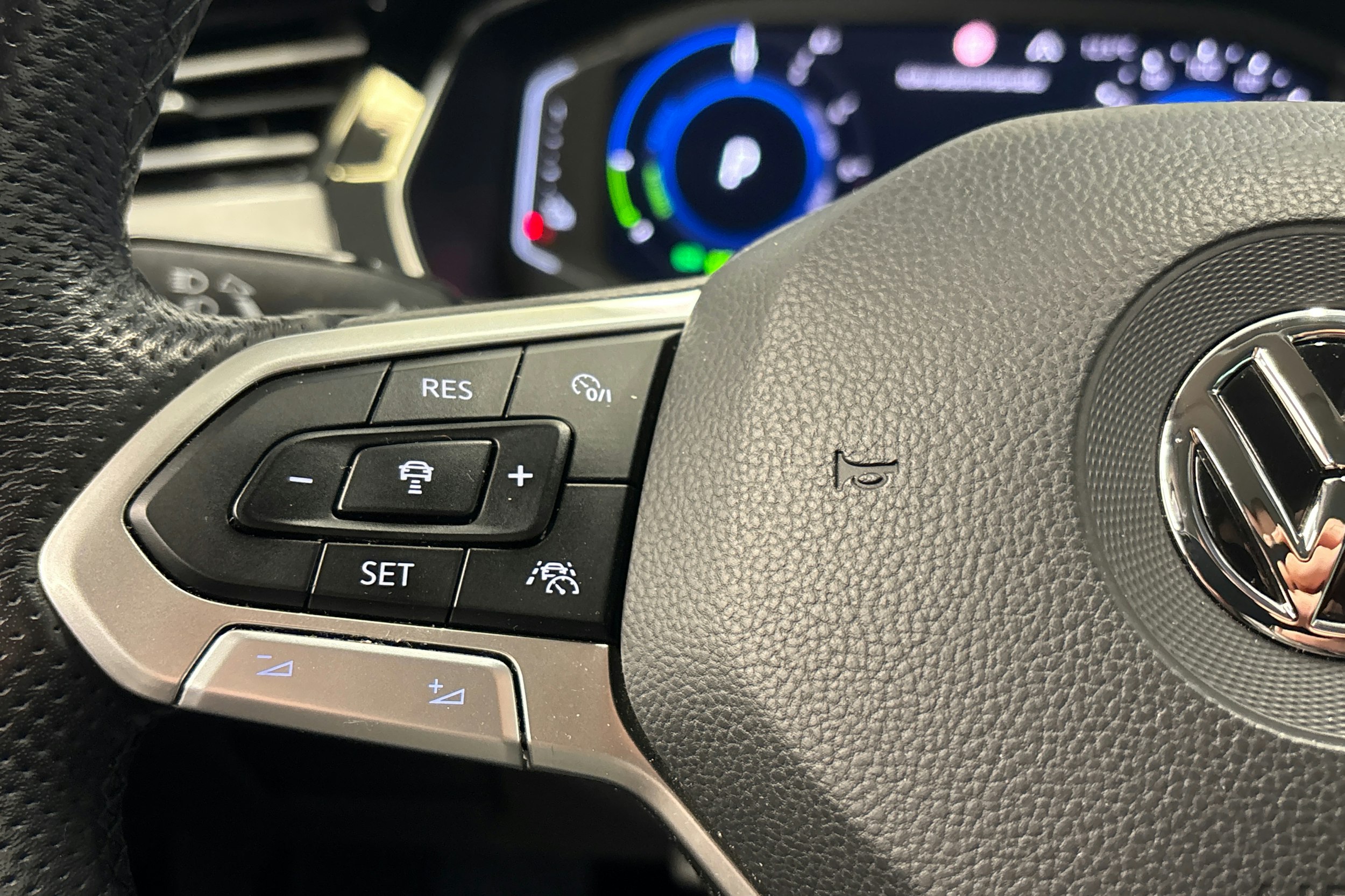 musta Volkswagen Passat 2020 kuva 14.