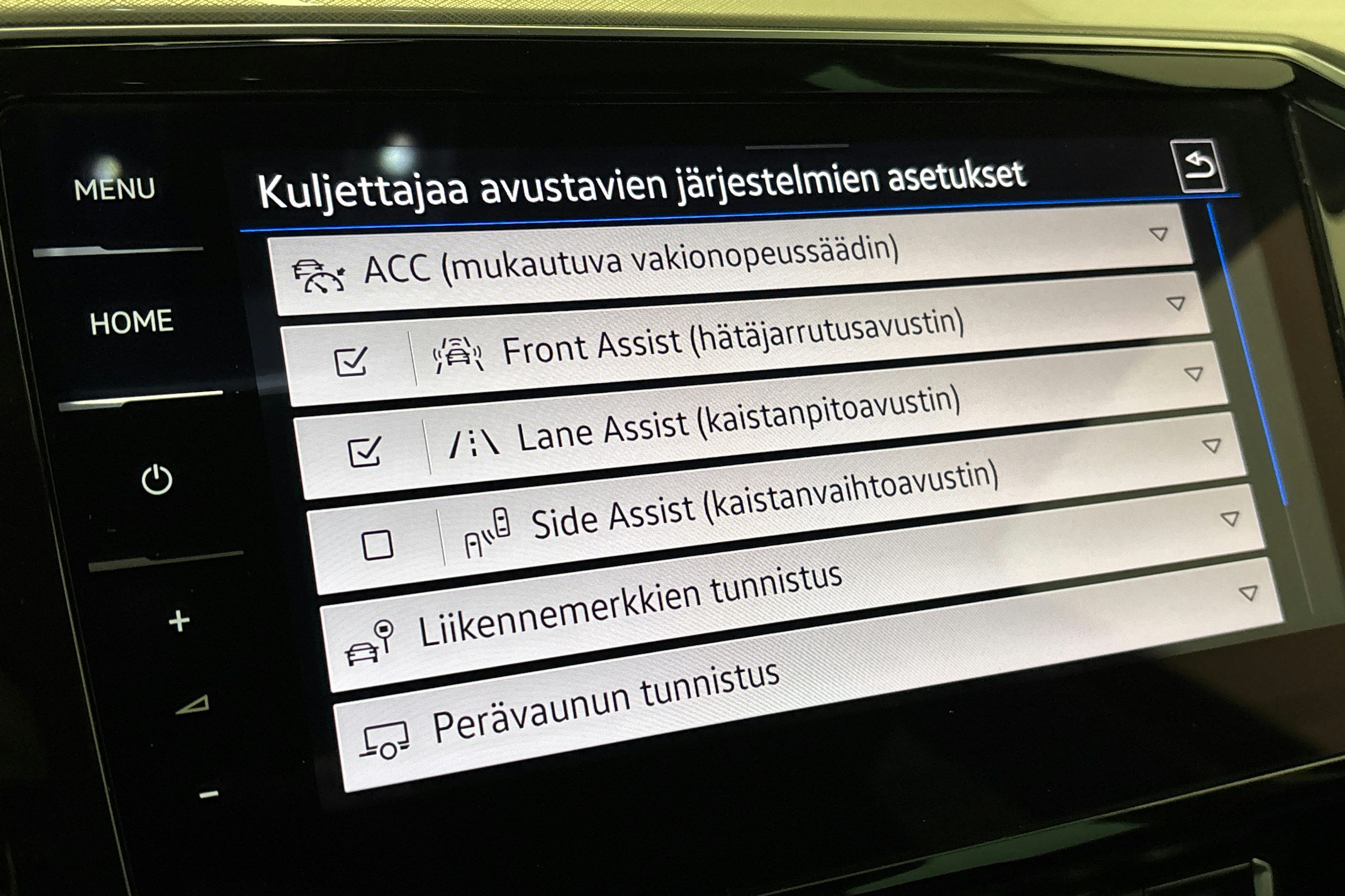 musta Volkswagen Passat 2020 kuva 20.