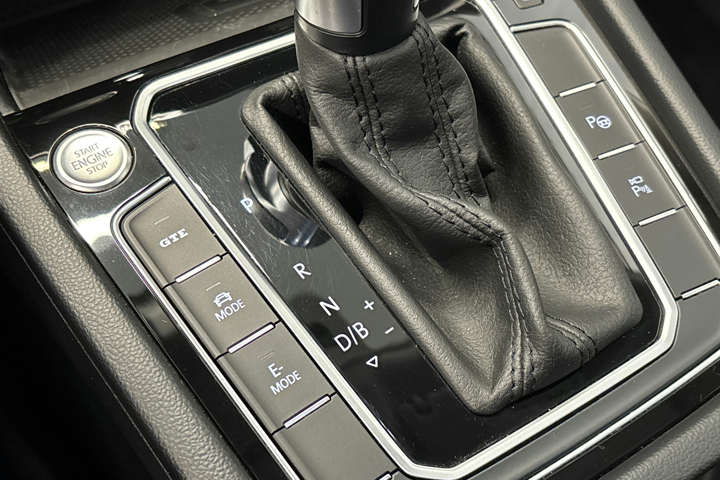 musta Volkswagen Passat 2020 kuva 24.