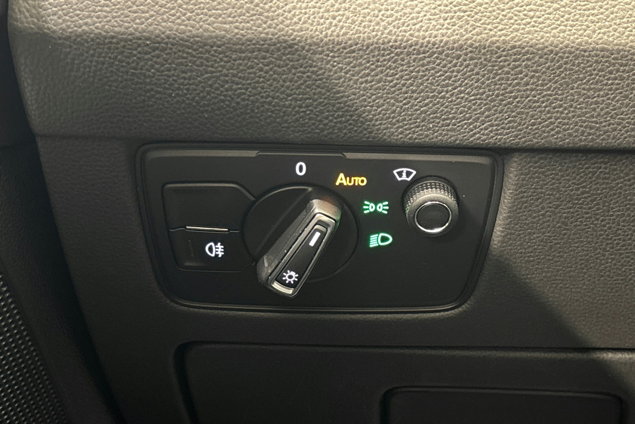 musta Volkswagen Passat 2020 kuva 27.