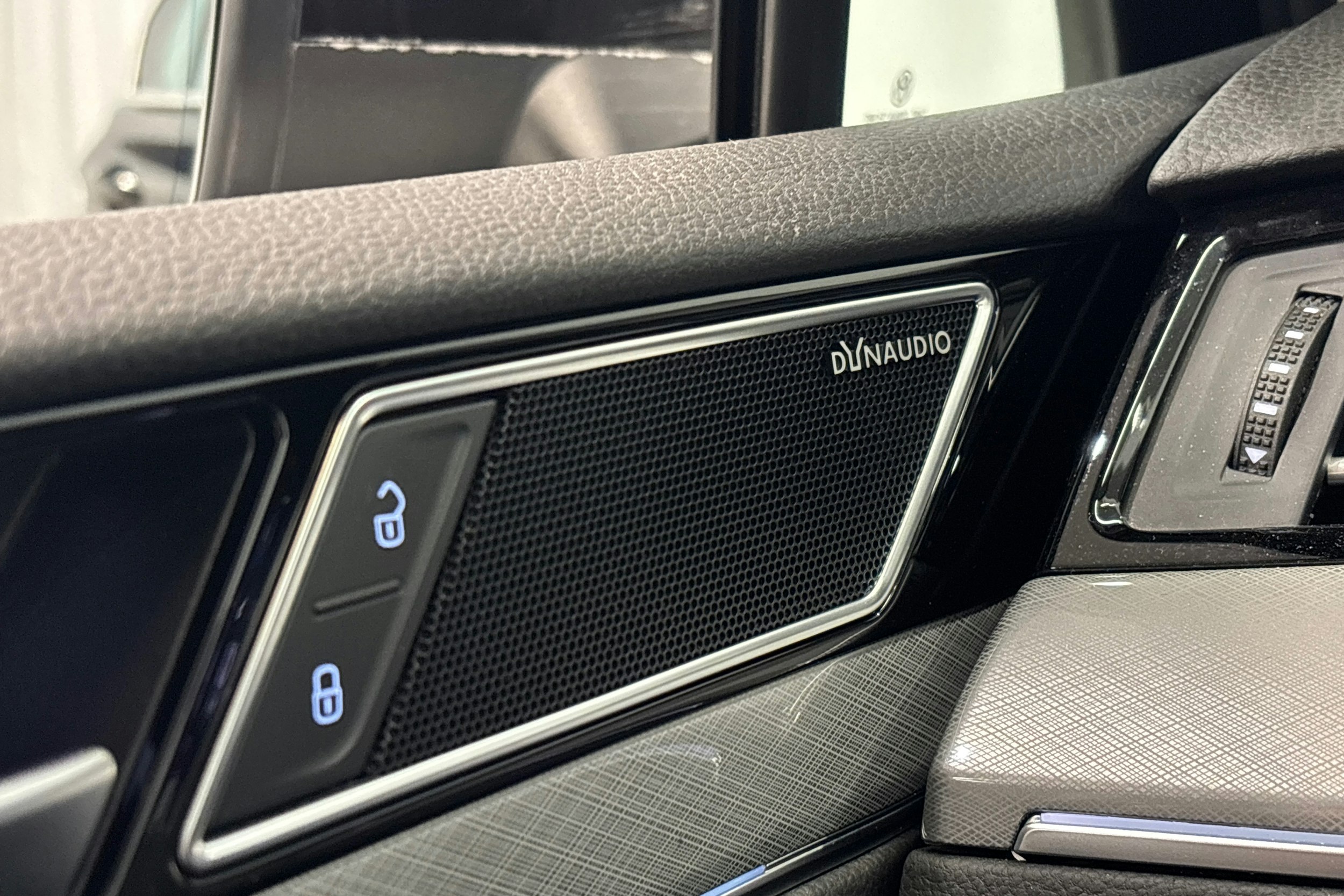 musta Volkswagen Passat 2020 kuva 29.