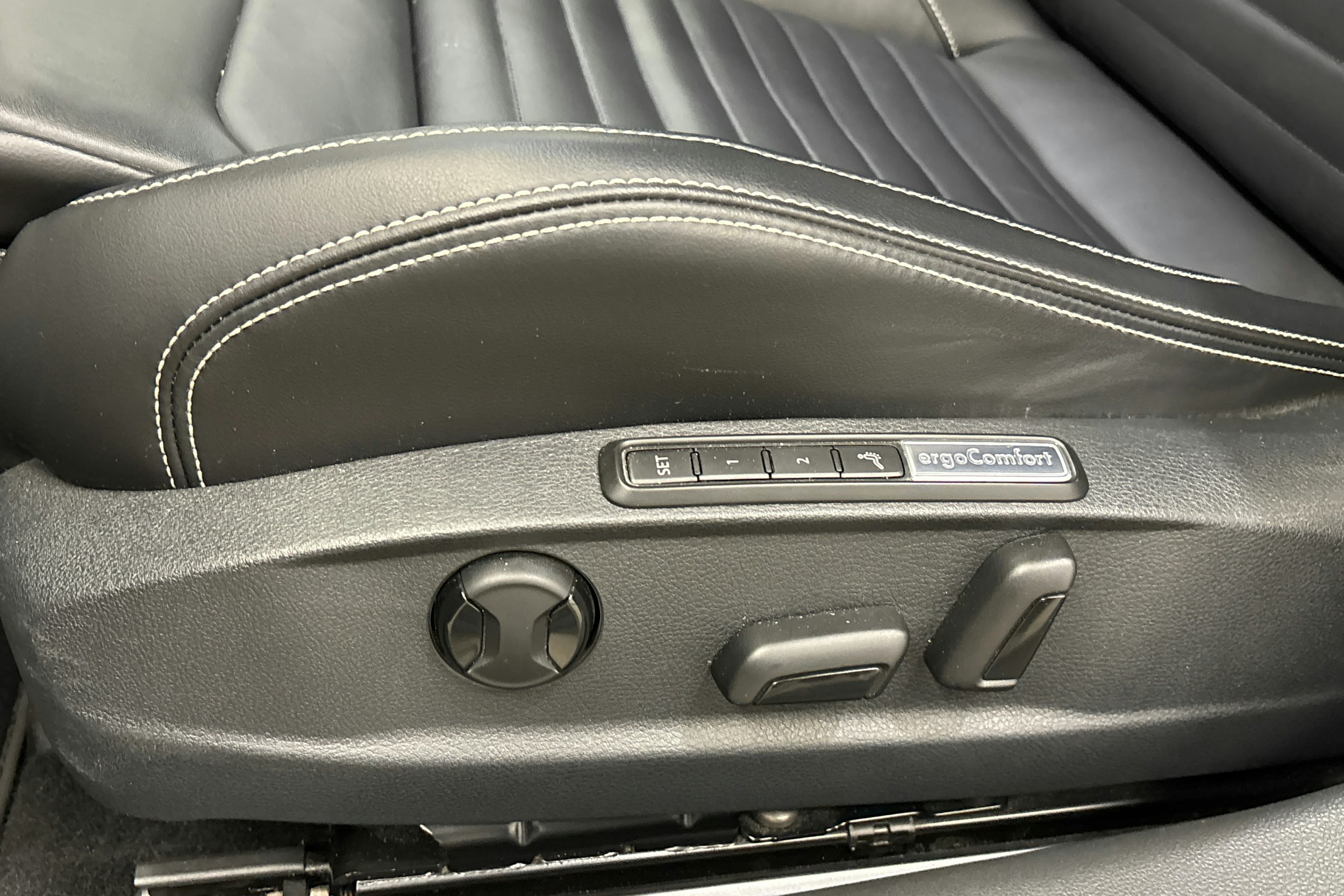 musta Volkswagen Passat 2020 kuva 31.