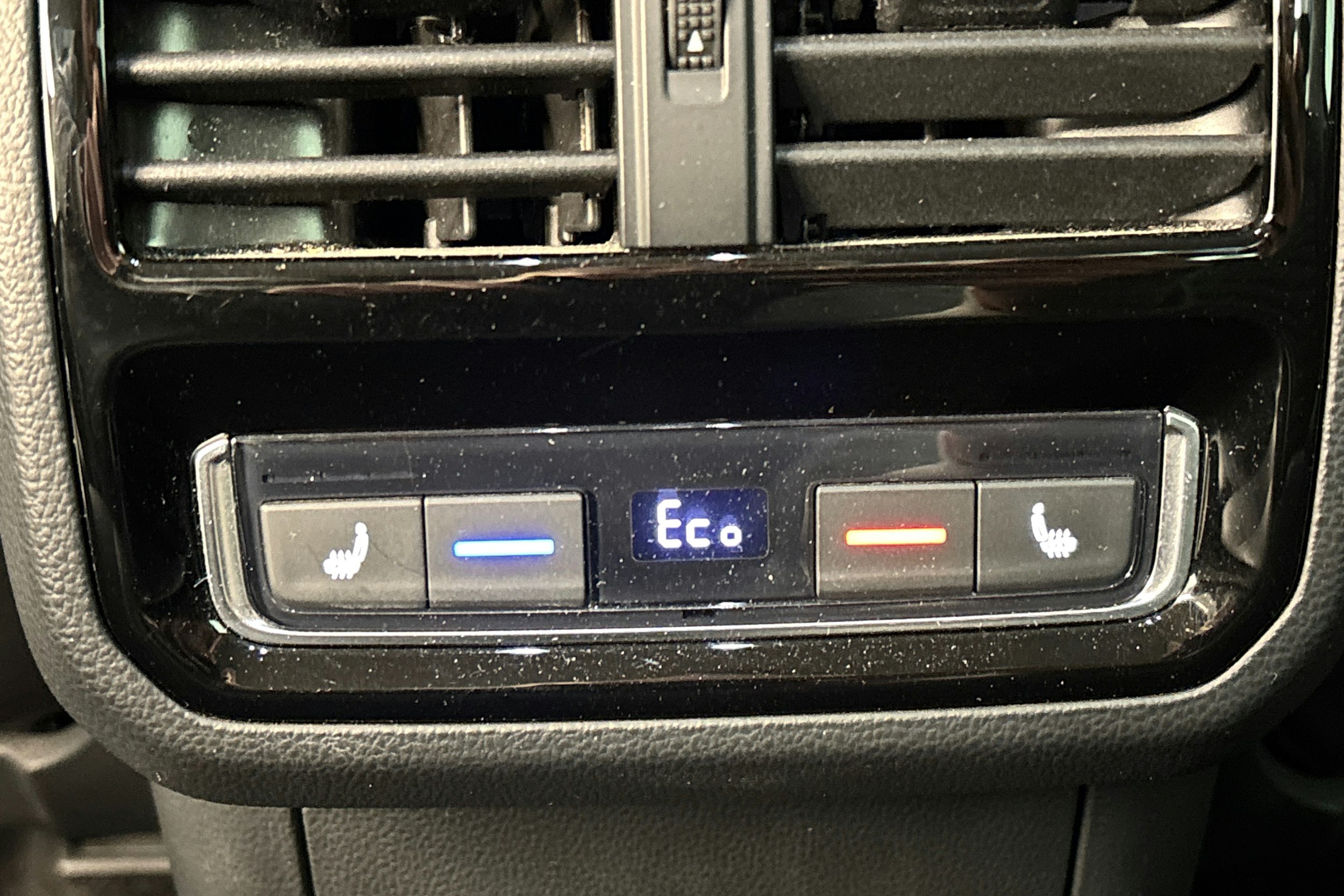 musta Volkswagen Passat 2020 kuva 35.