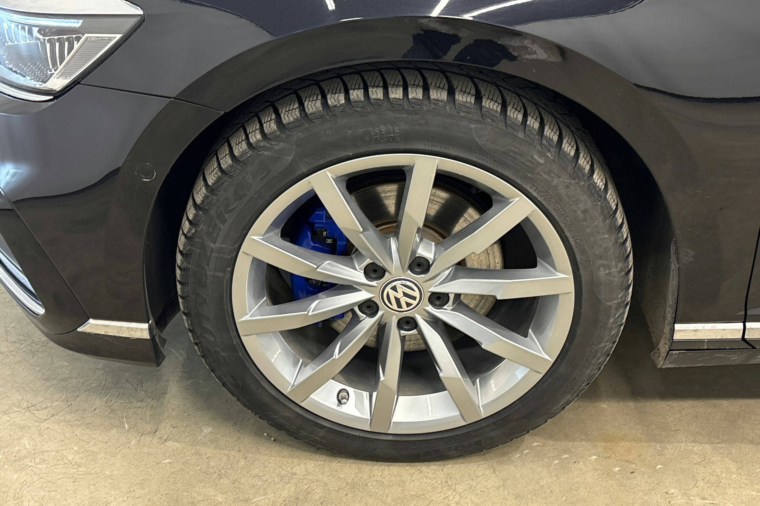 musta Volkswagen Passat 2020 kuva 37.