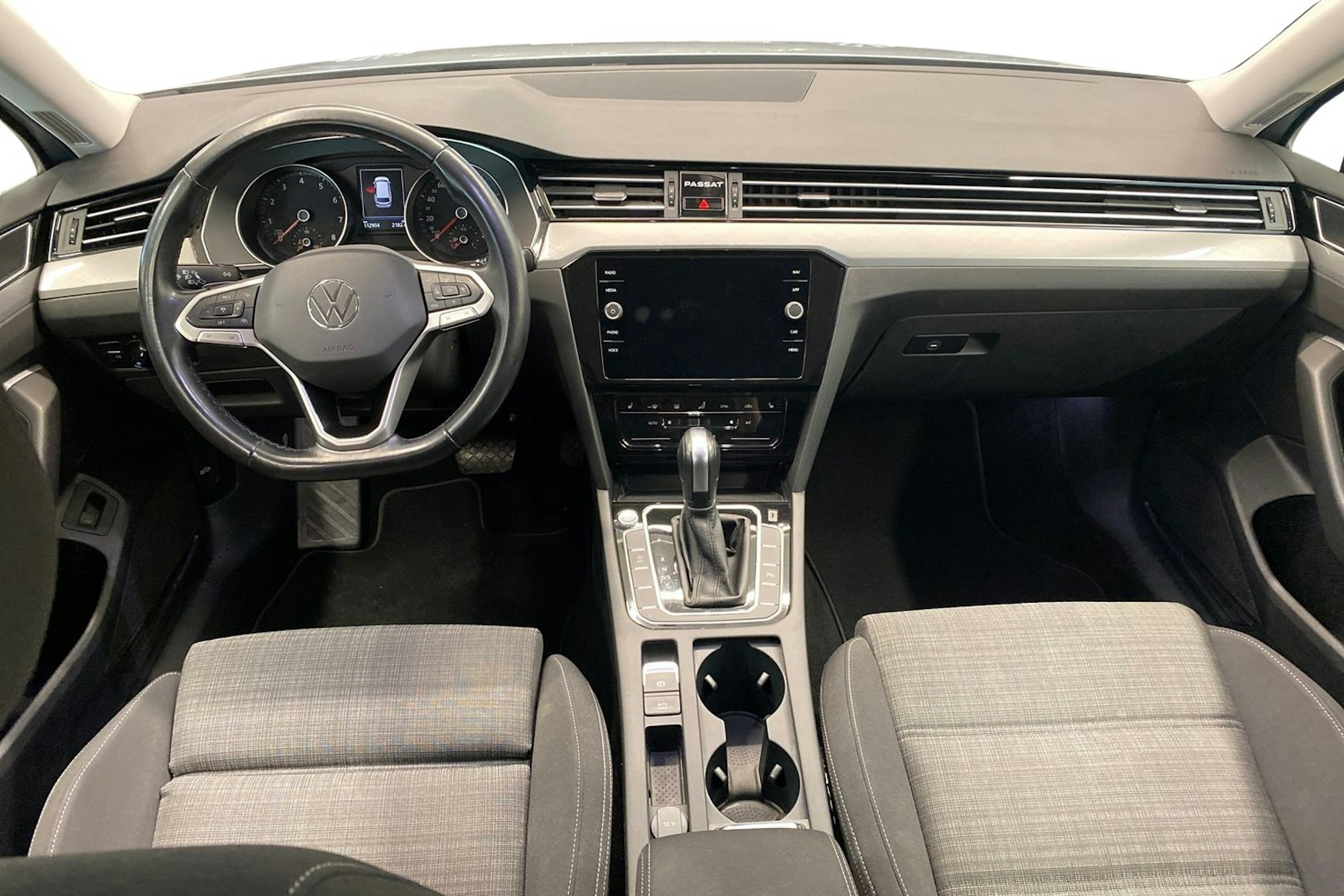hopea Volkswagen Passat 2021 kuva 9.