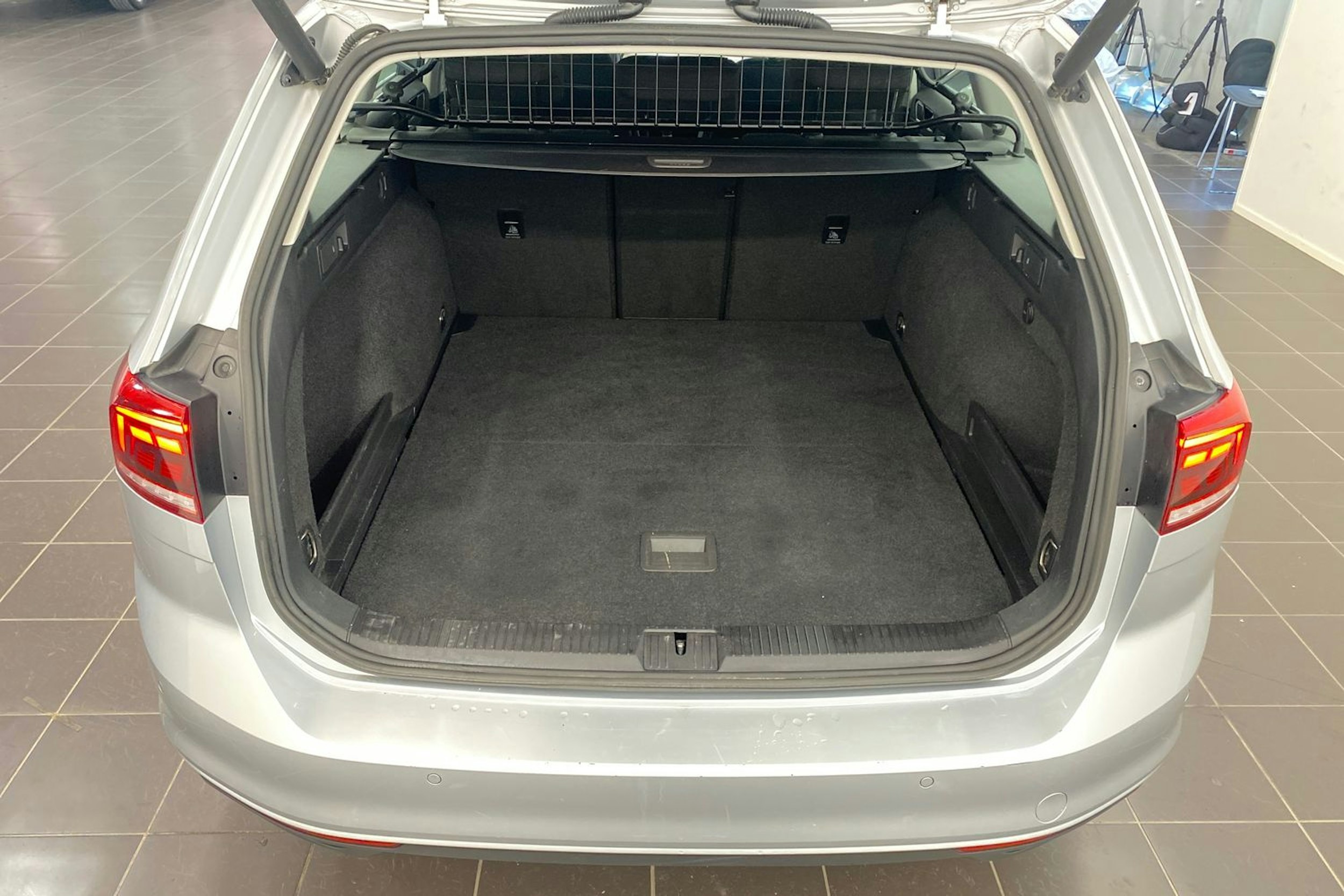 hopea Volkswagen Passat 2021 kuva 18.