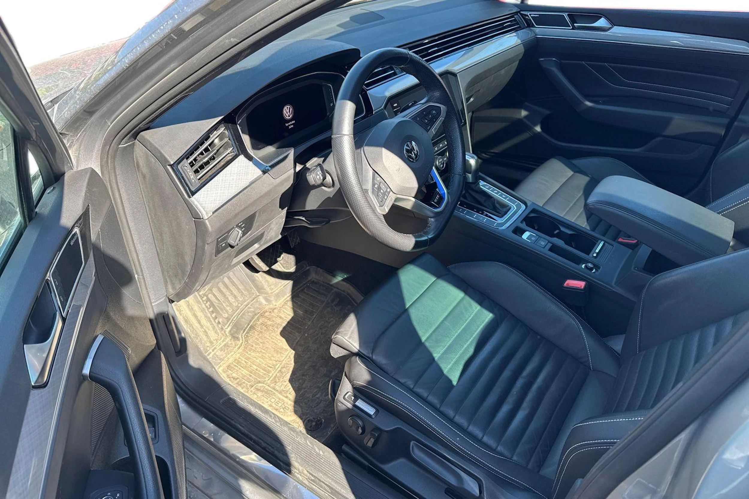 harmaa Volkswagen Passat 2020 kuva 3.