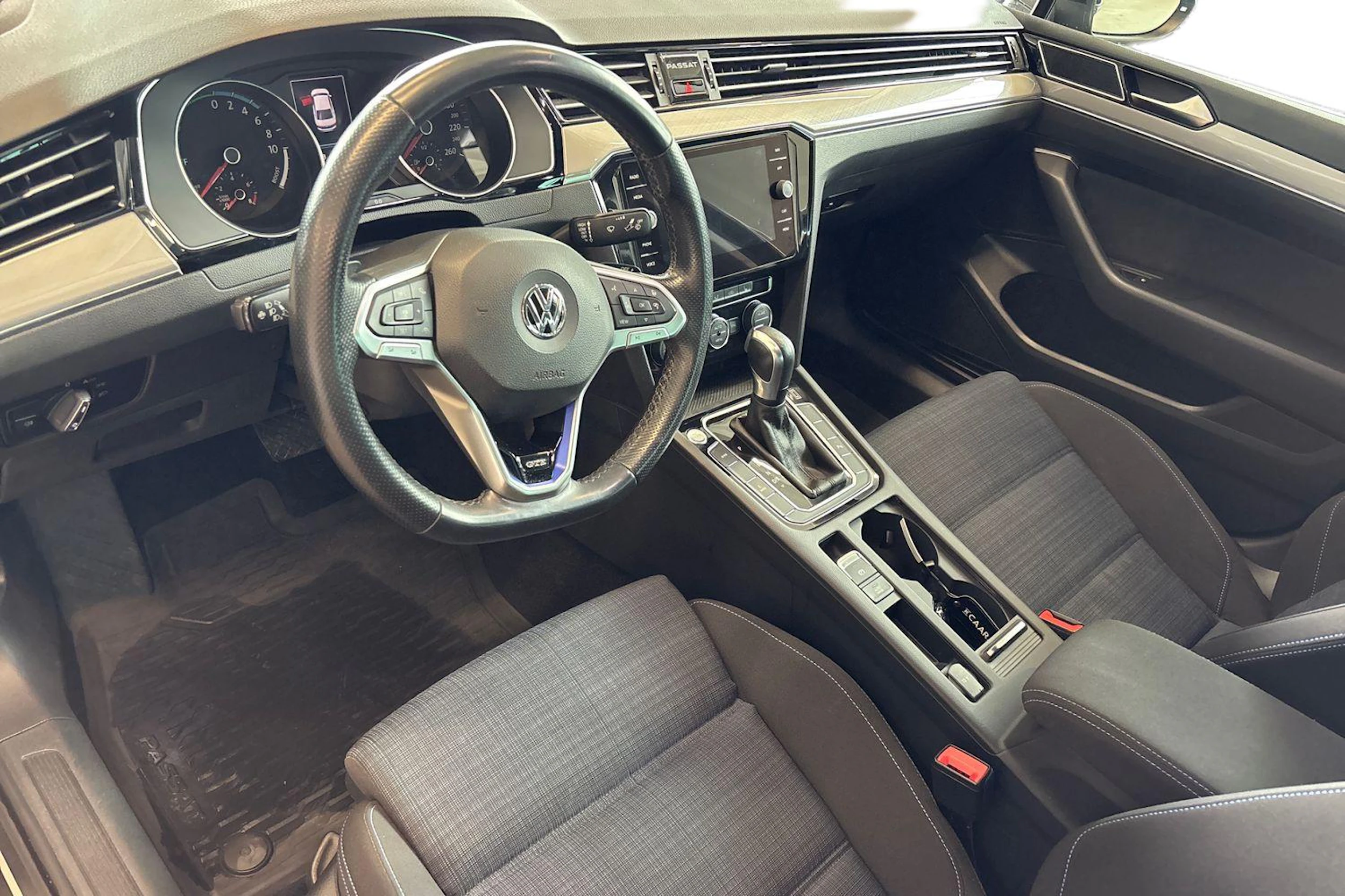 musta Volkswagen Passat 2020 kuva 6.