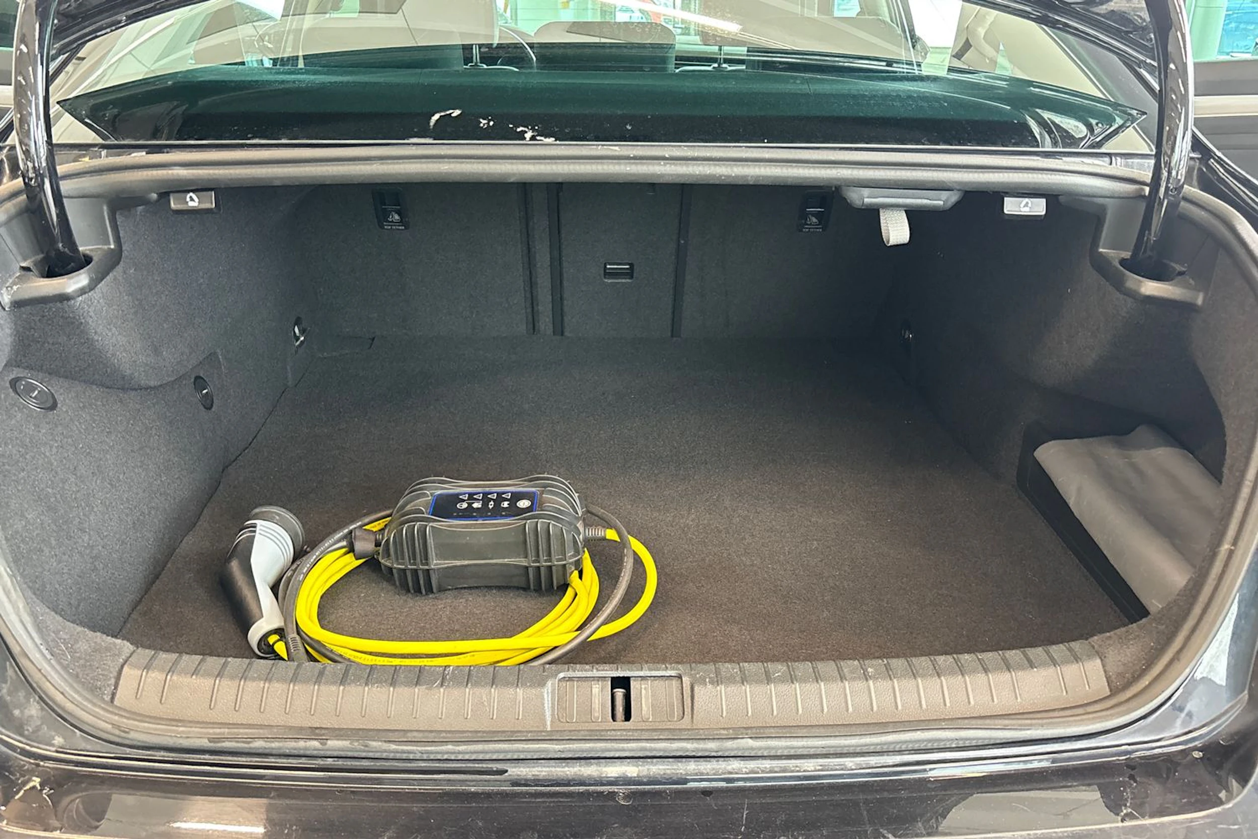 musta Volkswagen Passat 2020 kuva 20.