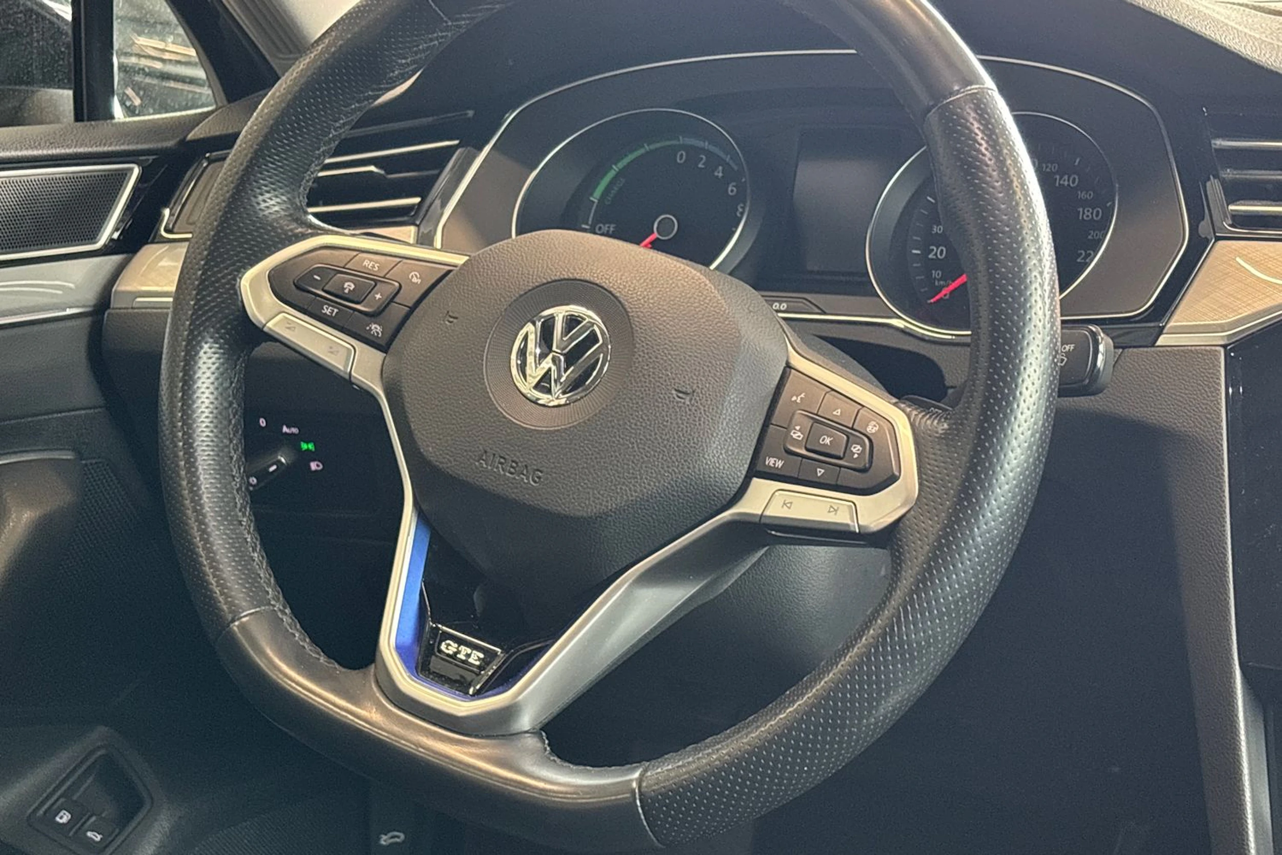 musta Volkswagen Passat 2020 kuva 21.