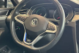 musta Volkswagen Passat 2020 kuva 21.