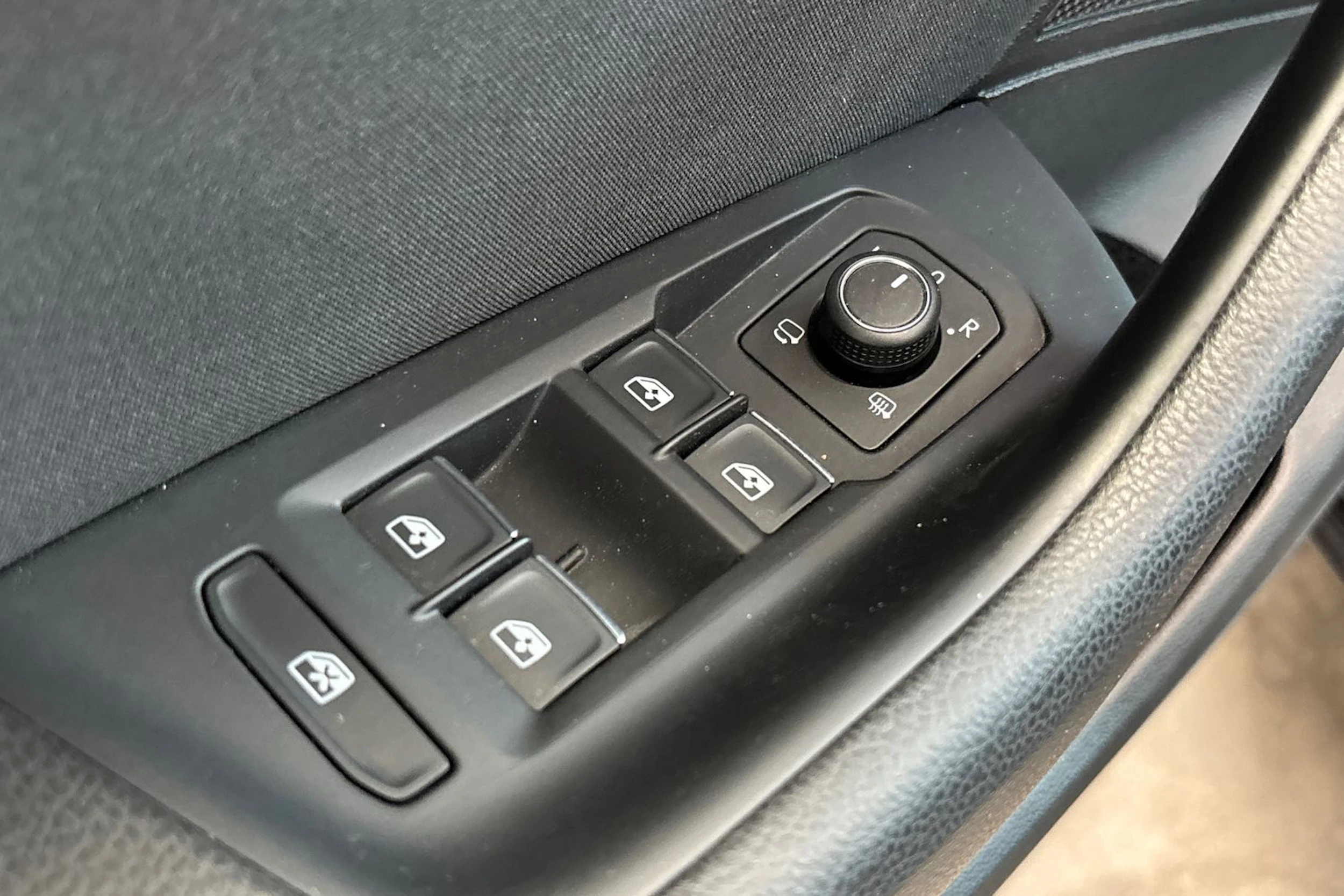 musta Volkswagen Passat 2020 kuva 24.