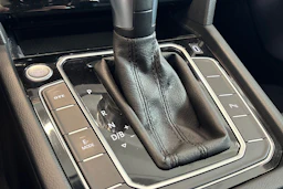 musta Volkswagen Passat 2020 kuva 27.