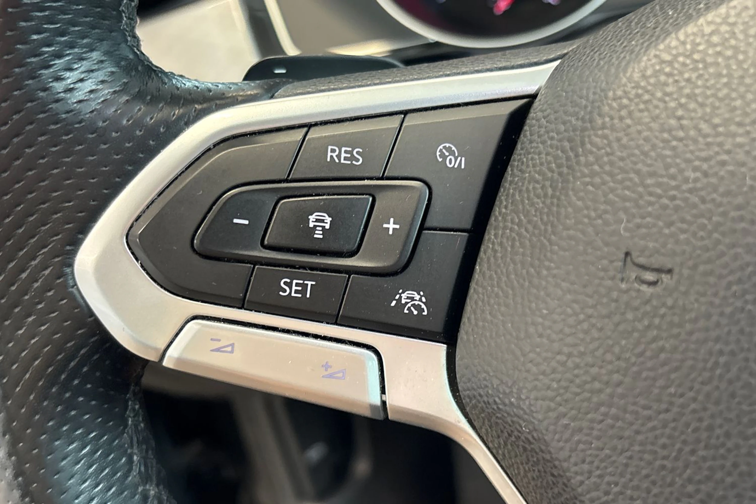 musta Volkswagen Passat 2020 kuva 29.