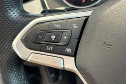 musta Volkswagen Passat 2020 kuva 29.