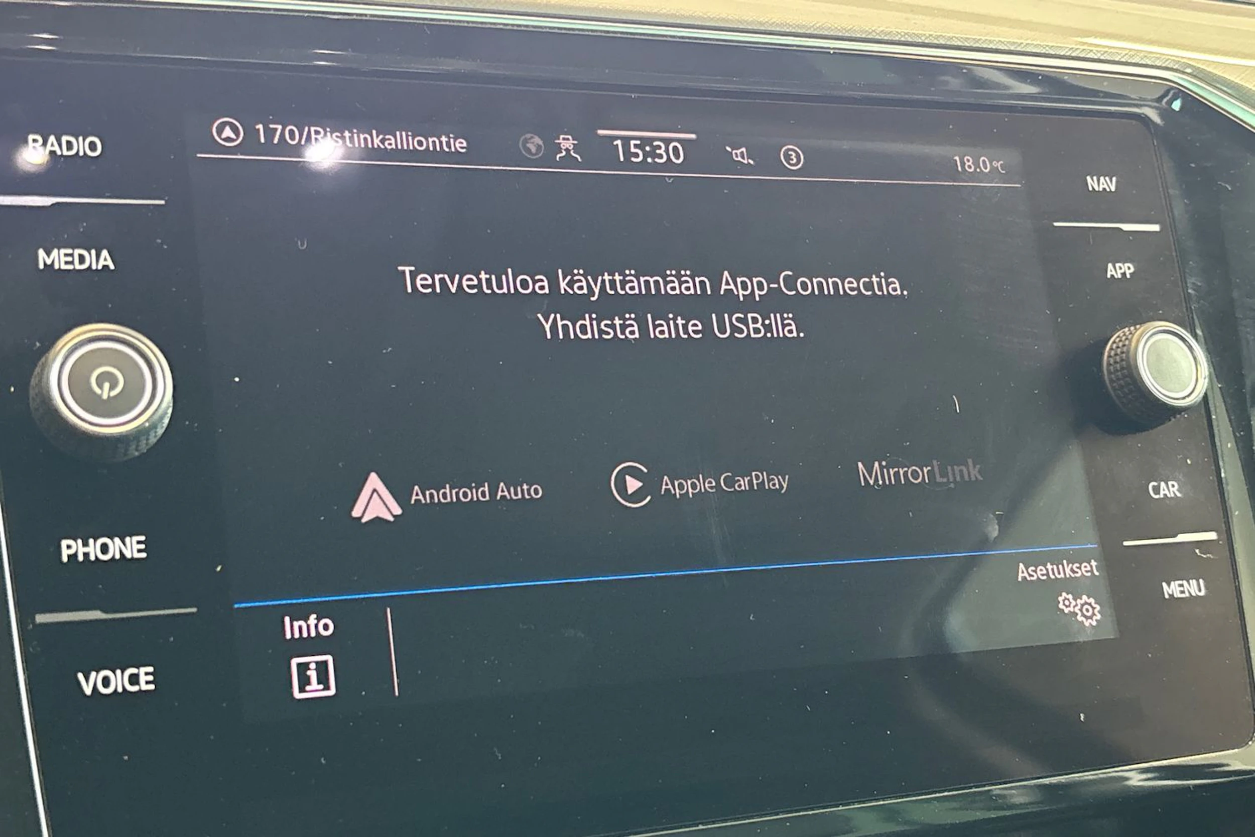musta Volkswagen Passat 2020 kuva 31.