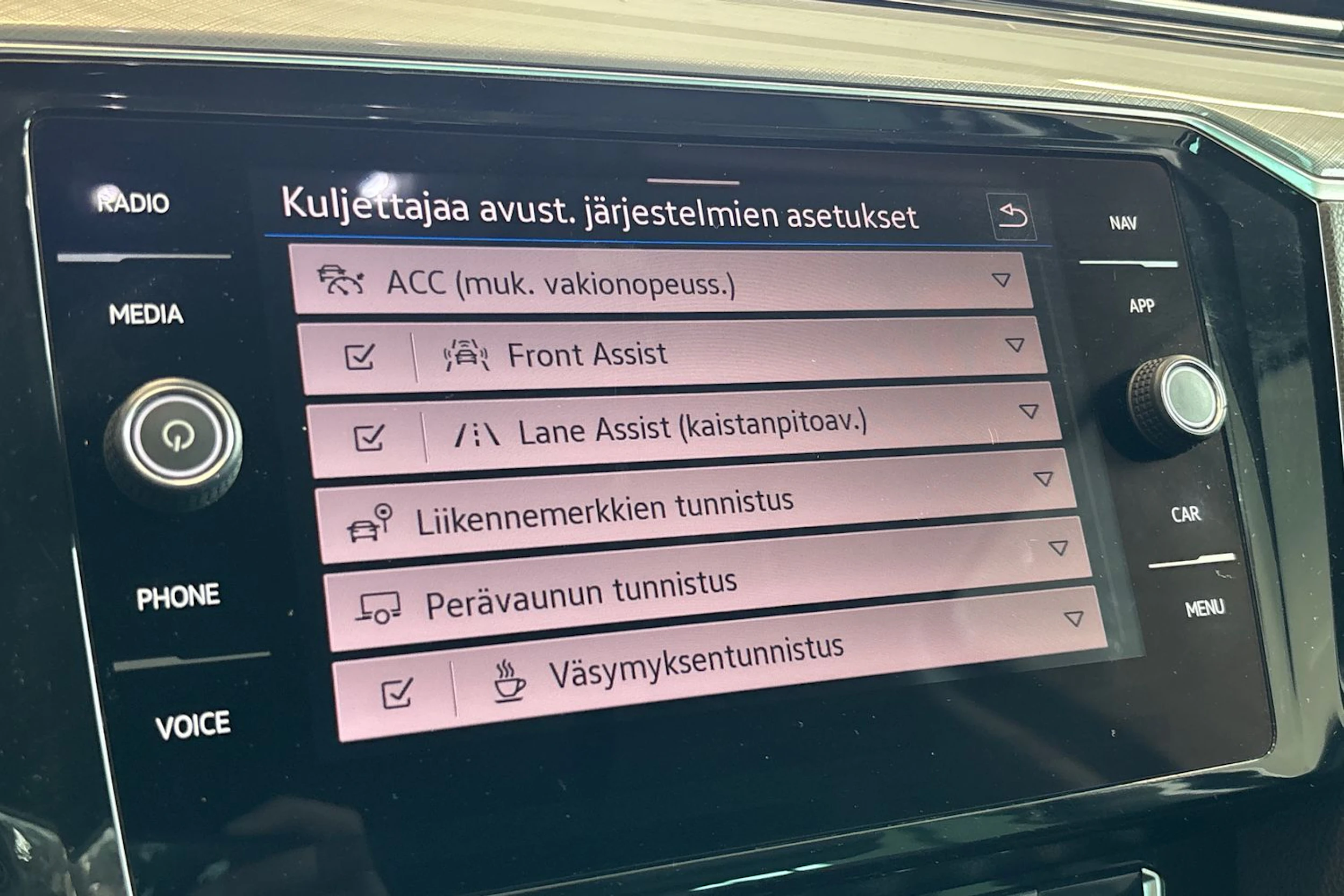 musta Volkswagen Passat 2020 kuva 32.