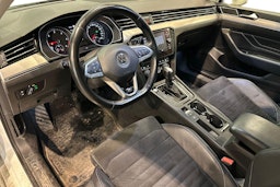 valkoinen Volkswagen Passat 2020 kuva 3.