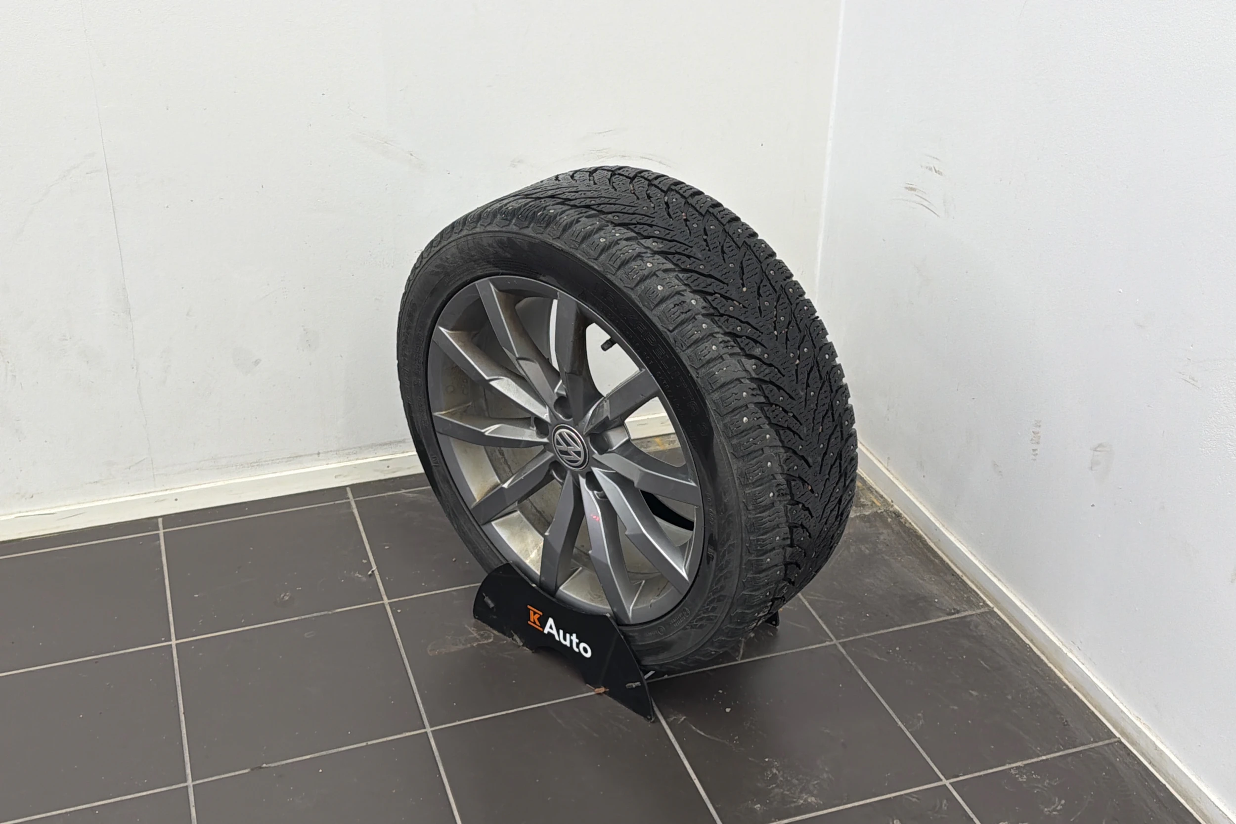 sininen Volkswagen Passat 2020 kuva 10.