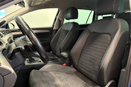 sininen Volkswagen Passat 2020 kuva 11.