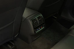 sininen Volkswagen Passat 2020 kuva 12.