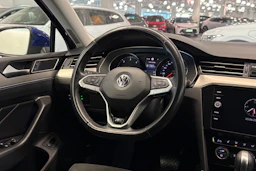 sininen Volkswagen Passat 2020 kuva 13.