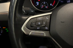 sininen Volkswagen Passat 2020 kuva 14.